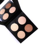 MAQPRO Švytėjimo suteikianti 4 kompaktinių pudrų paletė